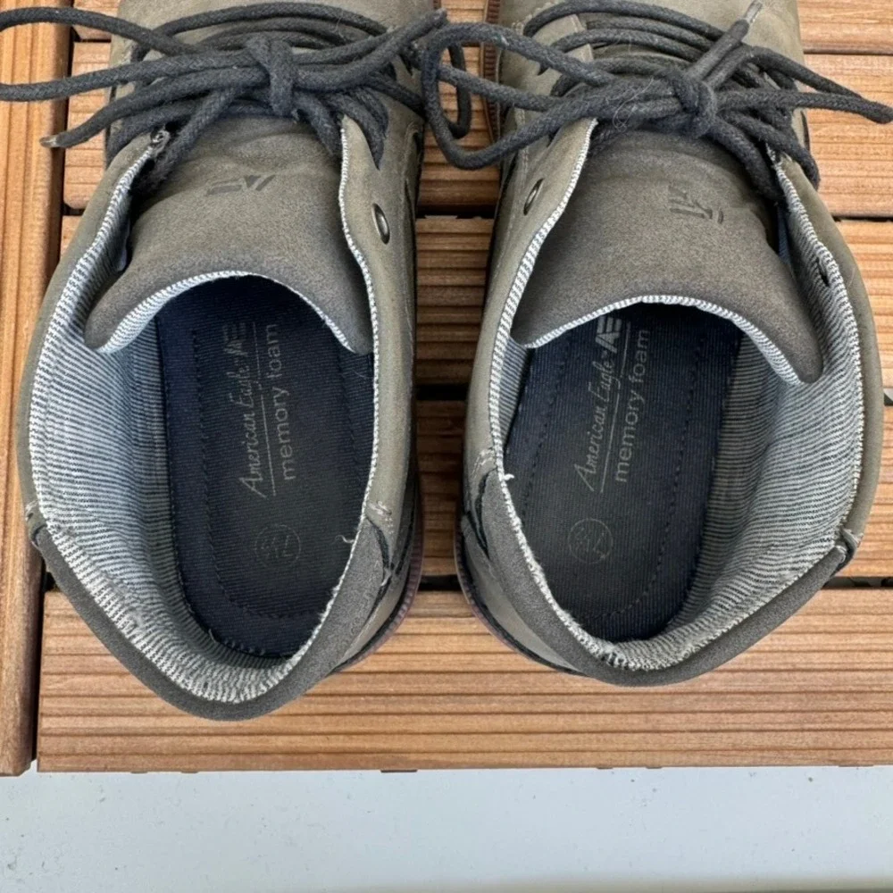 American Eagle Mens 7.5 Gray Leather Chukka Boots Lace Up Memory Foam
